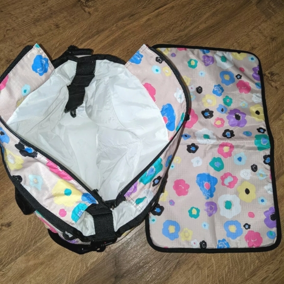 Lesportsac Floral Baby Travel Diaper Bag with Changing Pad - Picture 4 of 6